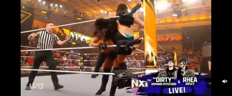 背の高いラテン系オンリーファンズ アートポルノ 画像