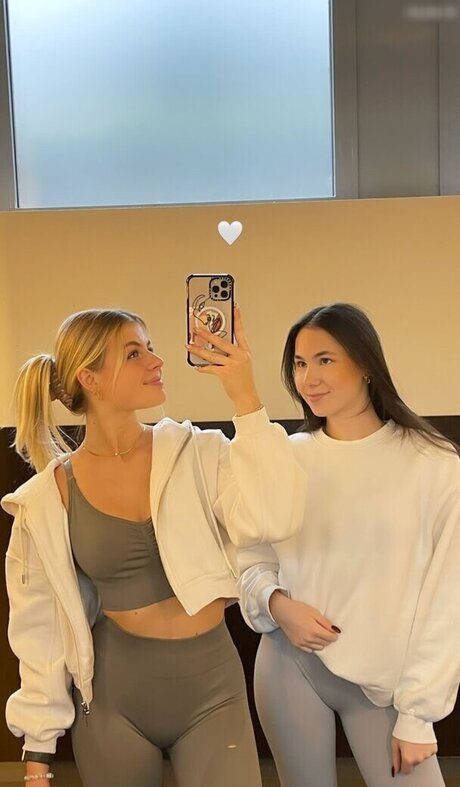 フィットネスベイビーオンリーファンズ ポルノ 写真