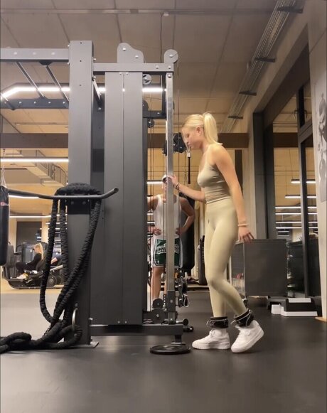 POV 熟女 オンリーファンズ トップ 写真