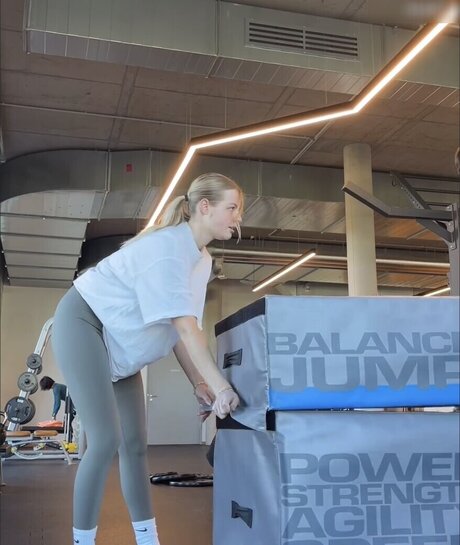 Vallixpauline ヌードモデル ギャラリー