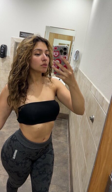 フィットネスベイビーオンリーファンズ ヌード 写真