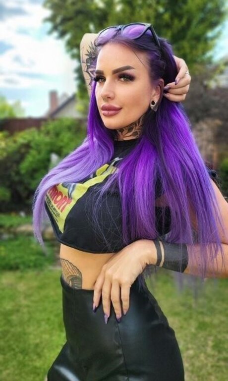 ニューハーフの乗馬オンリーファンズ ポルノグラフィック 画像