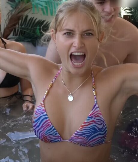 中出し 主観 オンリーファンズ セクシーヌード 写真