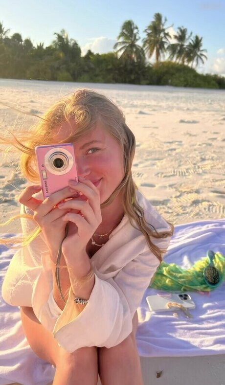 Zoe Kaeppele 素敵なスター ギャラリー