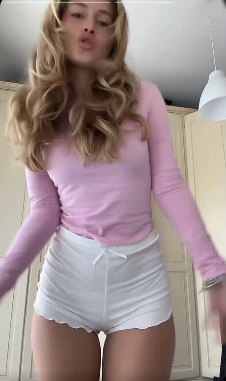 黒檀の熟女オンリーファンズ ホット裸 画像