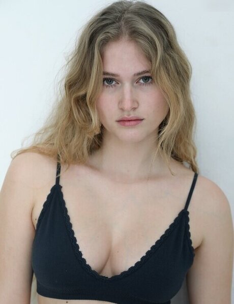 アナルxxx オンリーファンズ アートポルノ 写真