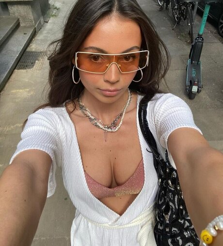 Celina Schacht エロティックなポルノスター 画像