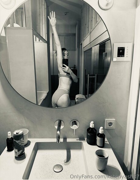 Kate Nash 裸のモデル ギャラリー