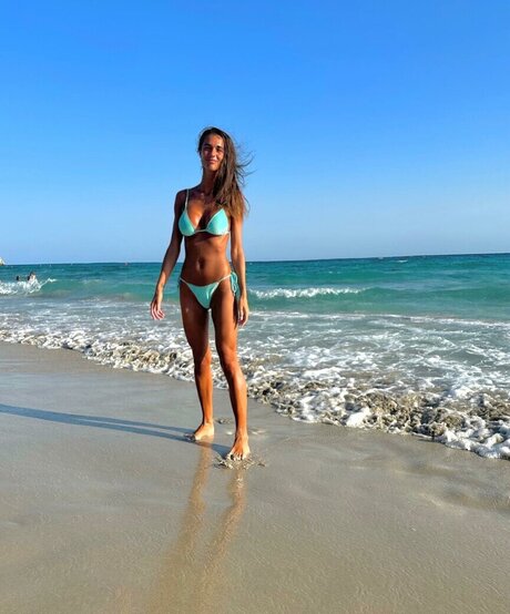 黒檀ビキニオンリーファンズ アダルト 写真