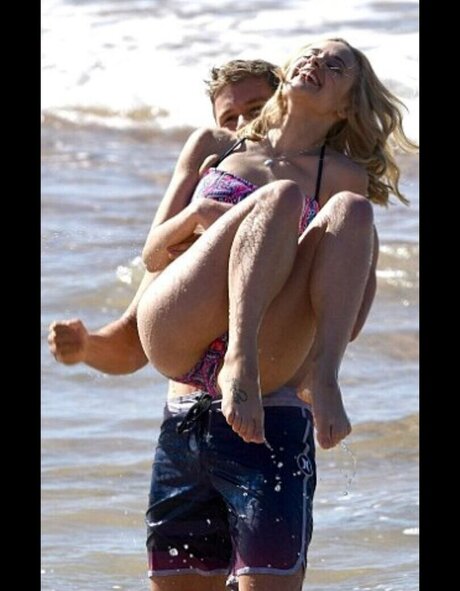 Raechelle Banno かわいいモデル 写真