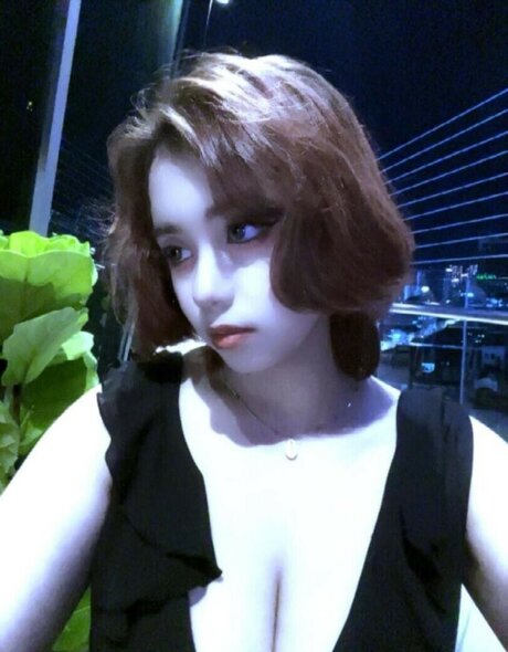 ElyanaSparks xxx女優 写真