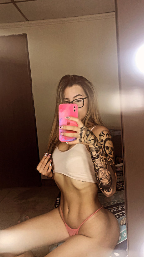 Laura Gomez_ 可愛いモデル 写真