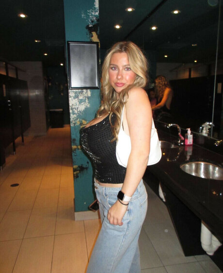 レディーボーイ xxx オンリーファン エロ 写真