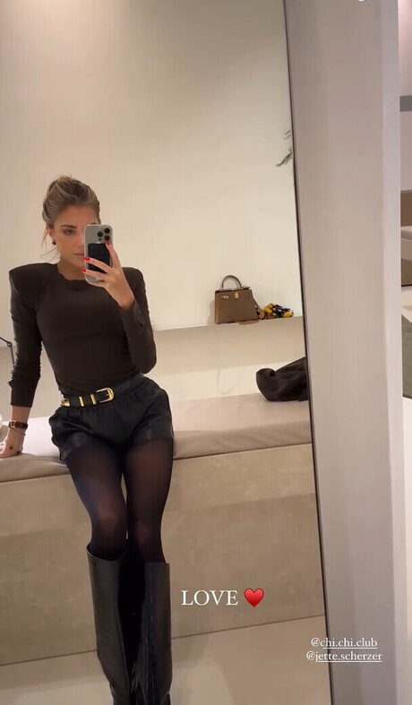 陸軍の熟女オンリーファンズ ポルノ 画像