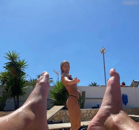 セクシーなブルネットのオンリーファンズ ヌード 写真