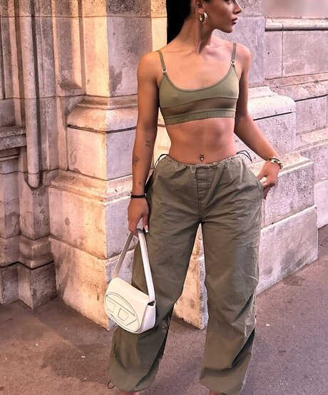 巨乳で痩せているオンリーファンズ 美しいxxx 画像