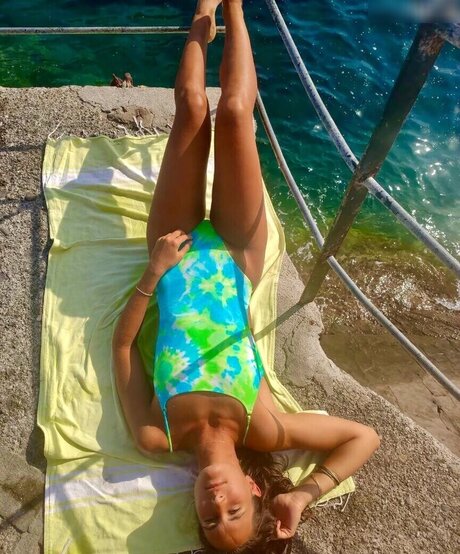 小さなおっぱいオンリーファンズ 無料 写真