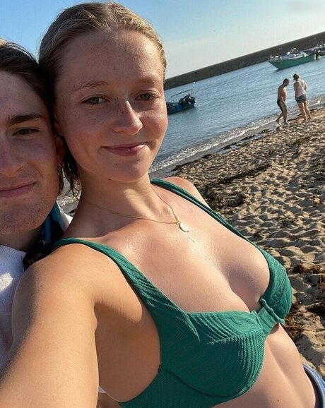 ニューハーフが男とセックスするオンリーファンズ ホットセックス 写真