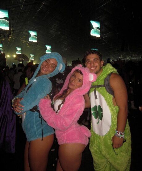 カーリーエボニーオンリーファンズ 無料xxx 写真