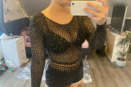 アマチュアペッギングオンリーファンズ HD 画像