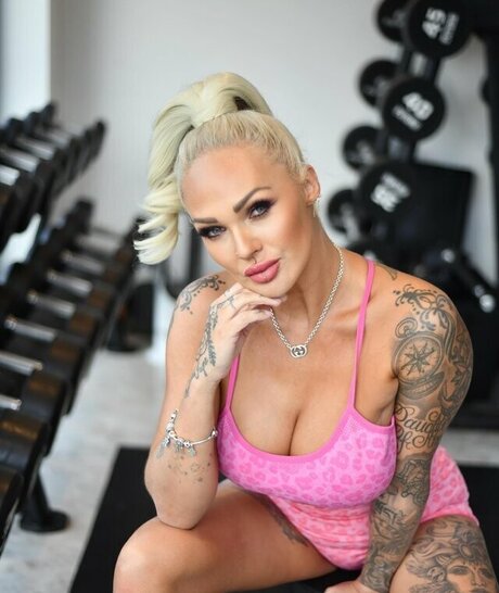 ヌード妻オンリーファンズ アダルト 写真