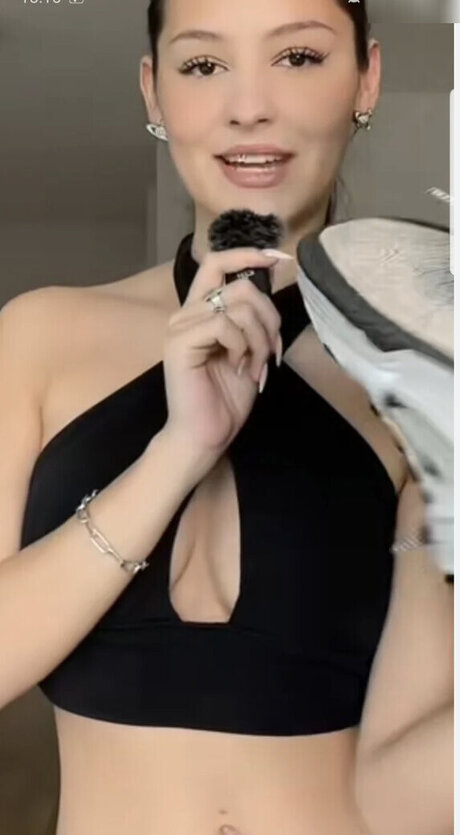 巨乳で痩せているオンリーファンズ アートポルノ ギャラリー