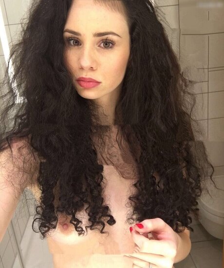 Betty Taube ヌードスター アーカイブ