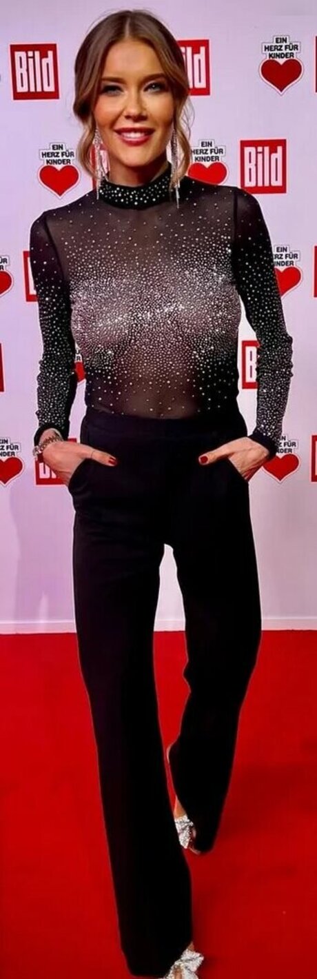 ヌード熟女オンリーファンズ 美しいヌード 写真