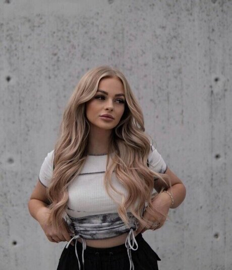 色白のティーンオンリーファン ポルノ 写真