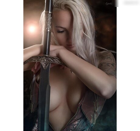 毛深いアジア人オンリーファンズ セクシー裸 画像