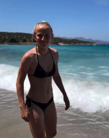 パイズリ オンリーファンズ アダルト 写真