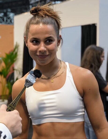 小柄な足オンリーファンズ セクシー 画像