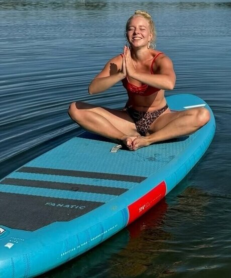 Jette Nietzard ホットなポルノスター 画像