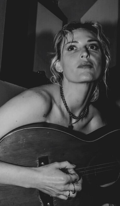 Emily Armstrong かわいいスター 画像