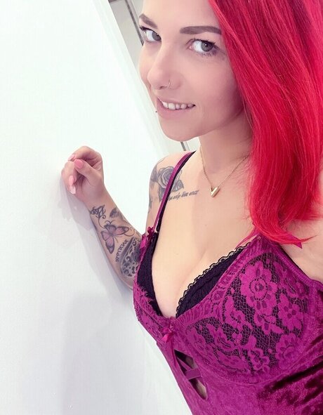 成熟したラテン系オンリーファンズ アートポルノ 画像