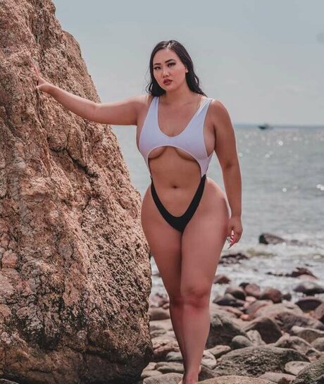 アラブの太ったオンリーファンズ セクシーヌード 写真