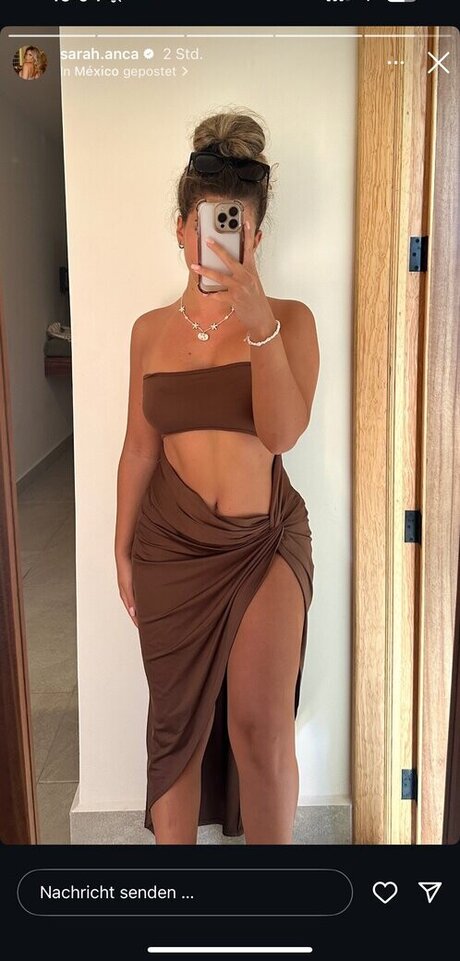 小さなおっぱいオンリーファンズ ポルノ 写真