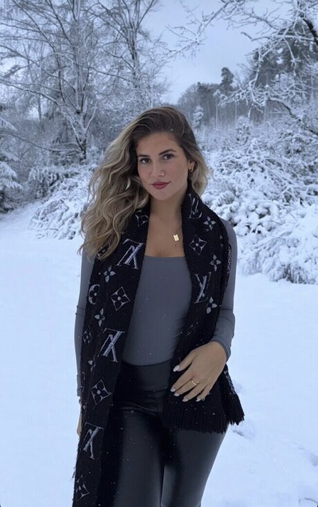 Sarah anca 無料モデル 画像