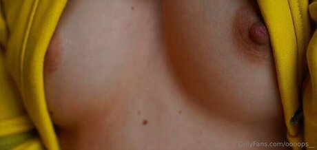 アラブの女の子オンリーファンズ セクシー裸 写真