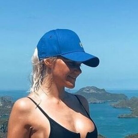 柔軟なティーンオンリーファン ヌード 写真