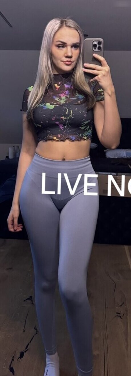 巨乳ランジェリーオンリーファンズ えろた 写真