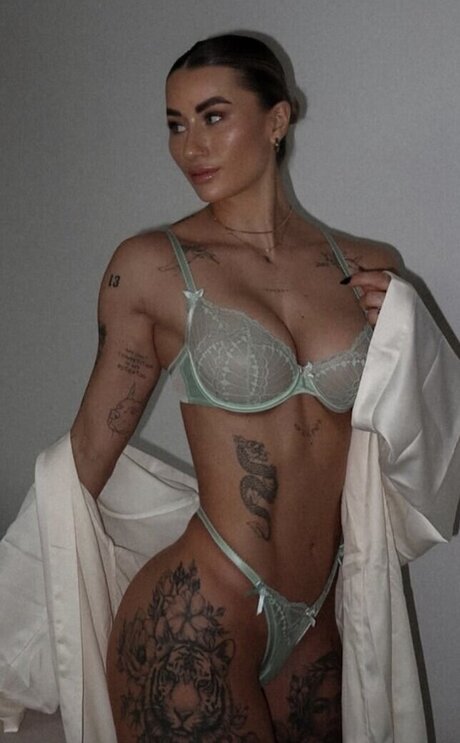 裸の女の子オンリーファンズ セクシー 写真