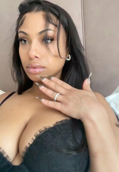 ayisha mia 美しいスター 写真