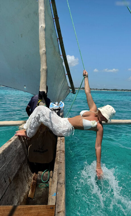 セクシーなブルネットのオンリーファンズ ポルノ ギャラリー