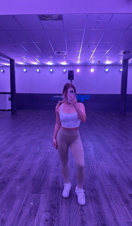 曲線美の黒檀オンリーファンズ えろ ギャラリー