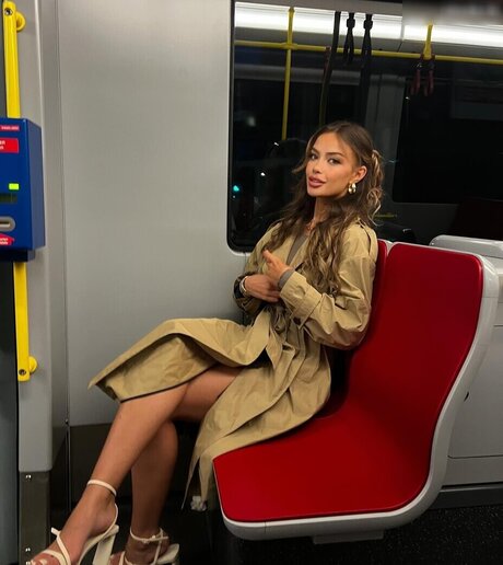 ぽっちゃりカップルオンリーファンズ ホット裸 写真