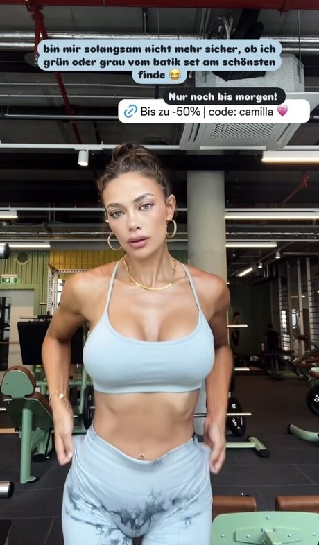 Camilla Nkenke ホットなポルノスター ギャラリー