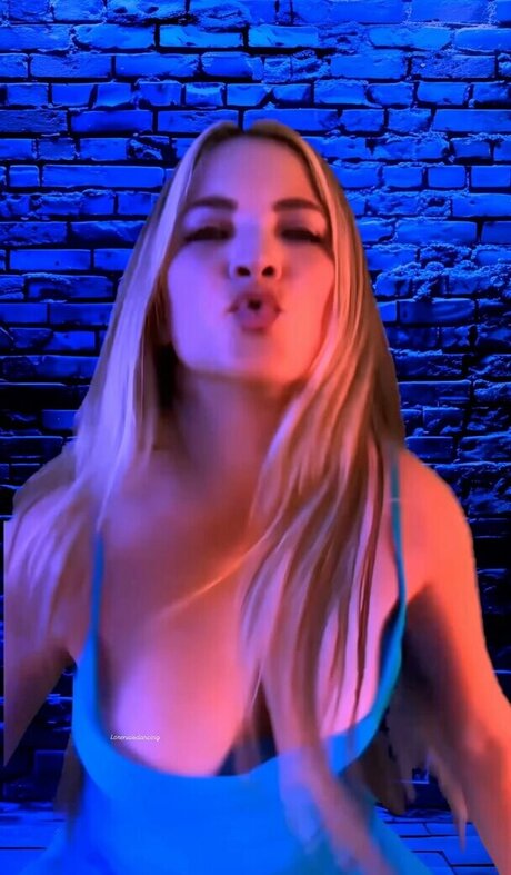 Lorena Is Dancing 高品質スター 写真