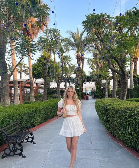 ワックスオンリーファン セクシーヌード ギャラリー