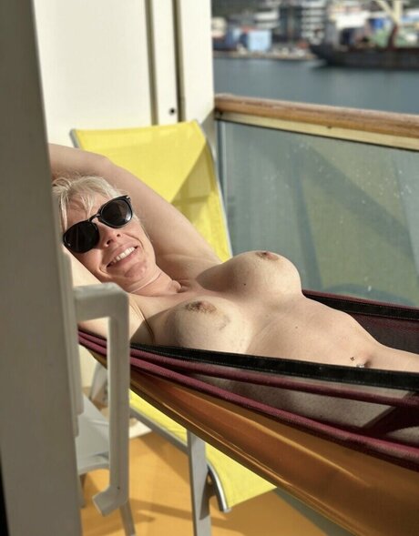 SarahSeven アダルトスター 写真